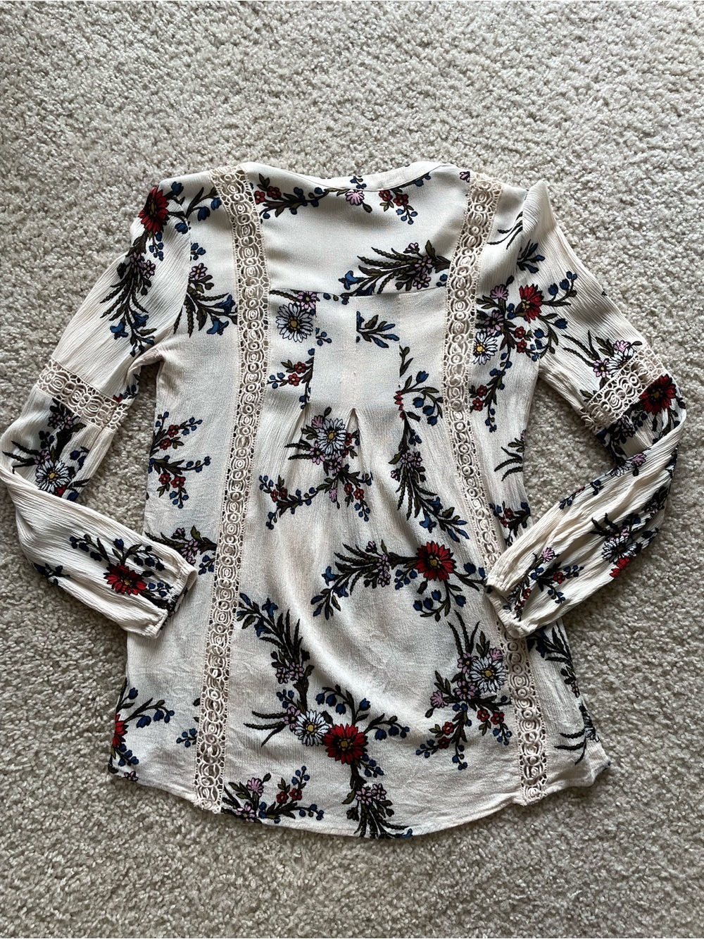 Blu Pepper Cream Floral V-Neck Blouse - Picture 5 of 5